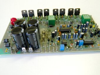 Rozestavěný, stereo zesilovač - 2