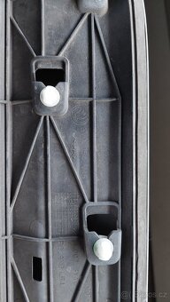 Superb III levá zadní lišta dveří - 2