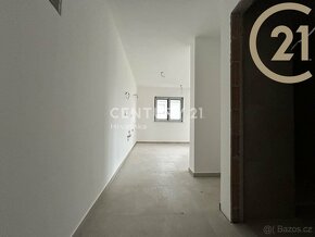 Prodej bytu 2+kk (39 m2) se zastřešeným balkonem, nacházejíc - 2