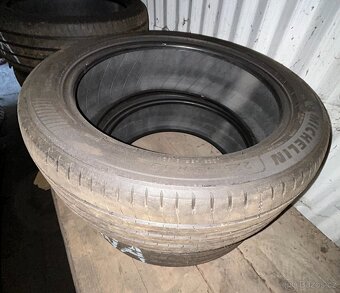 MICHELIN 225/45/r19 - 2