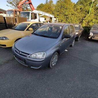 Opel Corsa 1.2i na díly - 2