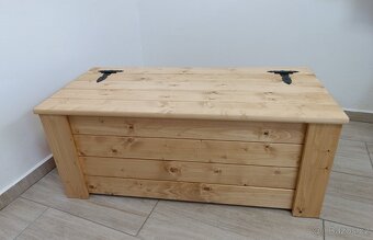 Dřevěná truhla - 2