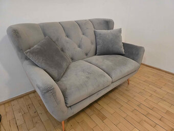 Světle šedá pohovka / Light gray couch - 2