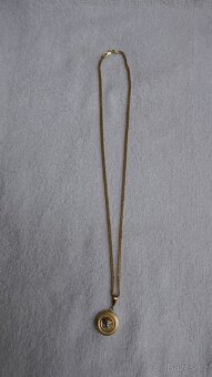 ZLATÝ ŘETÍZEK S PŘÍVĚSKEM VERSACE 8.17G//56.5CM/8MM/14 KARÁT - 2