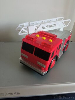 Hasišské auto vydávající zvuky 18 cm - 2