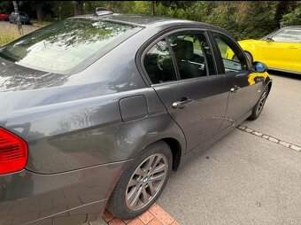 BMW E90 320D - 2