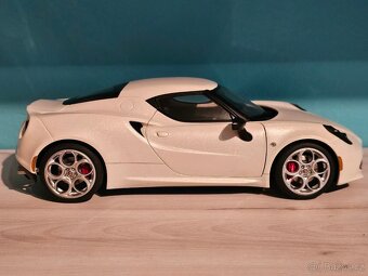 ALFA ROMEO 4C 2013/AUTOART 1:18 - 2