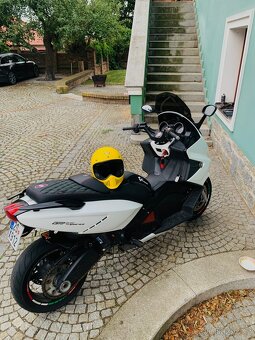 Gilera GP800 Hyperscooter - 2