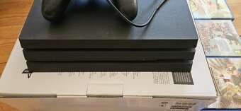 Herní konzole PlayStation 4 Pro 1TB + hry - 2