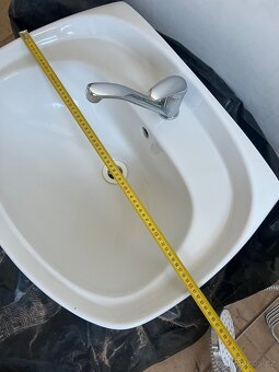 Umyvadlo s baterií - 2