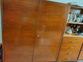 Dřevěná skříňka a sekretář - 2