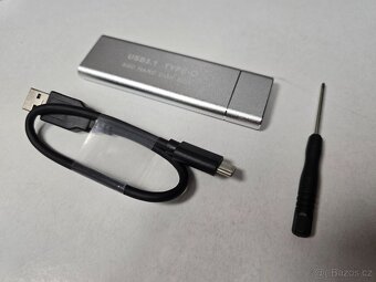 USB adaptér pro M.2 NVME SSD šedý nový - 2