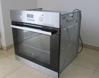 MULTIFUNKČNÍ VESTAVNÁ TROUBA ELECTROLUX - GRIL - 2