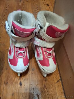 Dívčí rostoucí brusle na led - 2