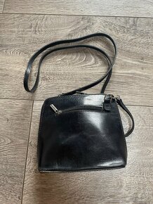 Malá černá kožená kabelka - 2