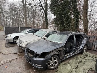 Náhradní díly Mercedes w211 w212 - 2