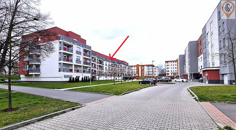 Nájem bytu 2+KK s balkonem s krásným výhledem, kuchyňská lin - 2