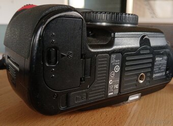 Nikon D700 závěrka 96tis - 2