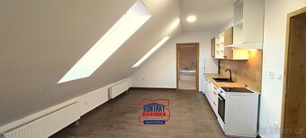 Pronájem podkrovního bytu 3+kk, 72 m2 - Netolice - 2
