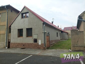 Rodinný dům se zahradou v obci Siřejovice v blízkosti města - 2