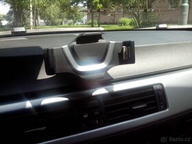 Koupím originál navigaci do tohoto držáku BMW. - 2
