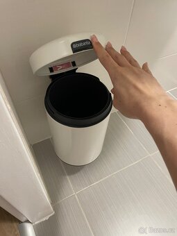 Brabantia 3l malý odpadkový závěsný koš bílý - 2