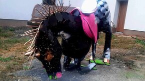 Nabízím kovového koně - 2