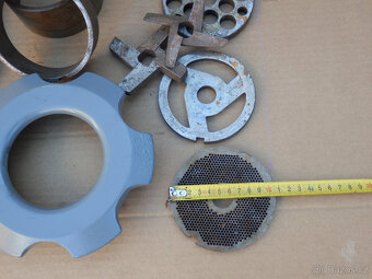Náhradní díly na mlýnek na maso. - 2