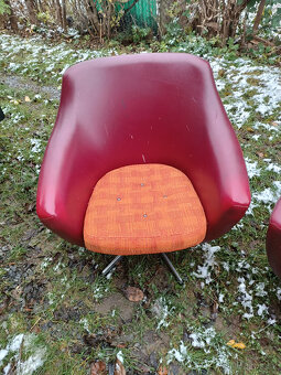 3ks retro křesla - Klubovky + stolek závody UP Praha - 2