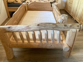 Srubová masivní postel - 2