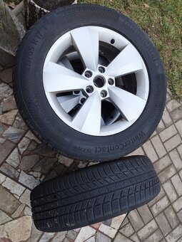Originál ALU Škoda se zimními pneu 215/65R17 - 2