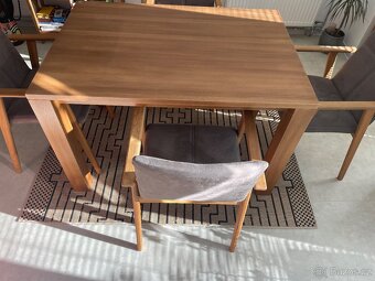 Krásný jídelní stůl z dubového masivu - 2