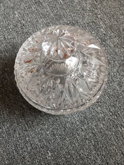 Broušená dóza s víčkem - 2