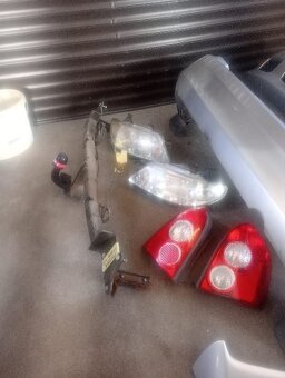 Mazda 323f na díly - 2