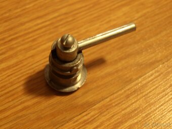 ZÁMEK DO ROZVADĚČE - 2