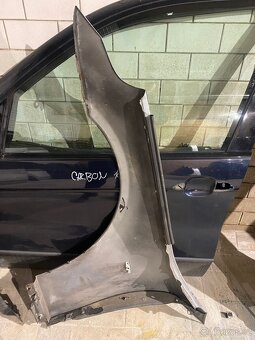 Pravý přední blatník bmw e60 e61 - 2