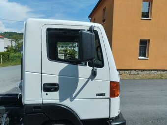 Prodám Nissan atleon nosič kontejnerů - 2