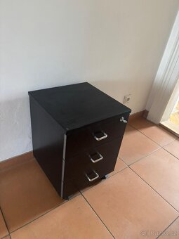 Kontejner se šuplíky - 2