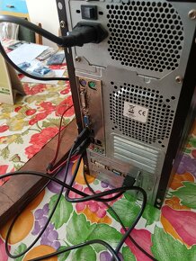Počítač+ monitor HP EliteDisplay E233 23' - 2