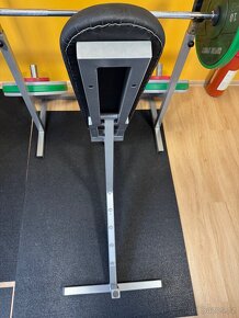 Bench press s lavicí - 2