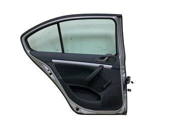 Levé zadní dveře stříbrná LA7W Škoda Octavia 2 FL sedan 2012 - 2