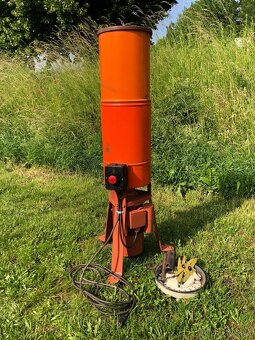 UNIVERZÁLNÍ DRTIČ NA OVOCE NA 220 V - 2