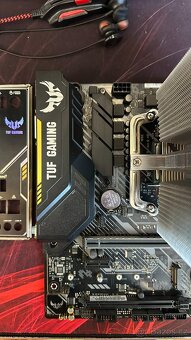 ASUS TUF B450M-PLUS GAMING + Ryzen 7 2700X (8C/16T) - 2