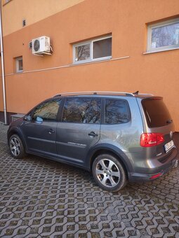 TouranCross r.2012 2.0TDi naj.220tis. 7míst - 2