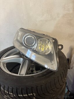 Na predaj originálne bi-xenon svetlometyAudiA6 C6 (2004–201 - 2
