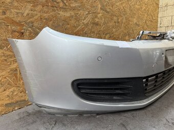 Predni naraznik Vw Golf 6 5-dverak stribrny - 2