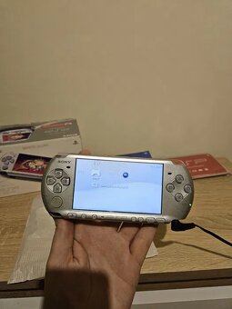 Konzole Sony PSP 3004 Mystic Silver + hry krabice pouze - 2