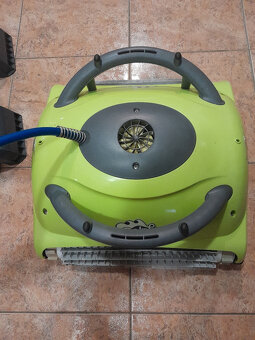 Vysavač bazénový - 2