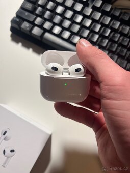 AirPods 3 generace - 2