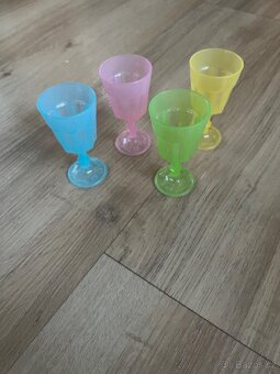 Sada sklenic na hraní IKEA. - 2